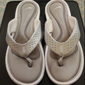 Worn once. Nike Memory Foam Flip flops